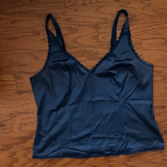 Set of 2 Vintage Warner's Camisole's - Picture 2 of 16